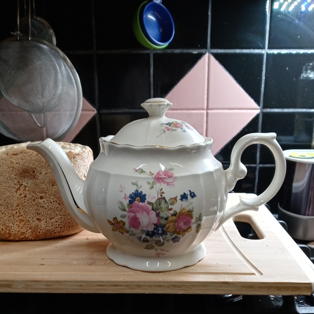 CROWN DORSET TEAPOT